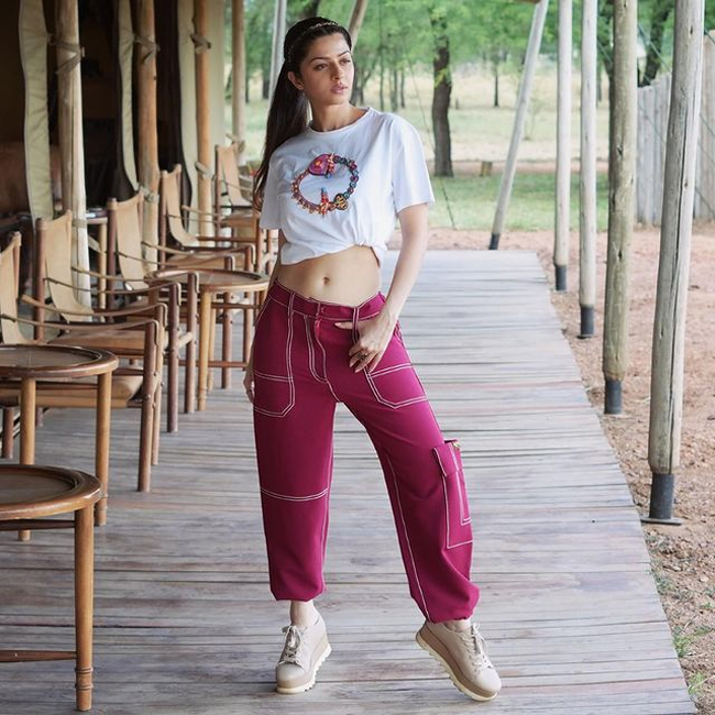 Staggering Poses From Vedhika